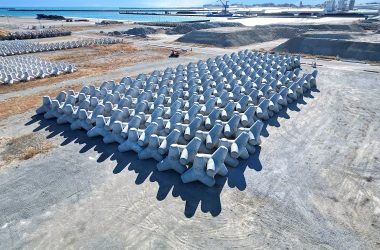 福島県　相馬港本港地区防波堤沖消波工事