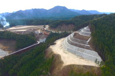 愛知県　令和4年度 設楽ダム左岸頂部掘削工事